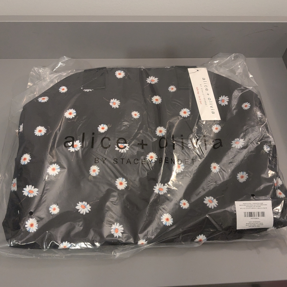 New Alice + Olivia Duffel Bag Daisy Print